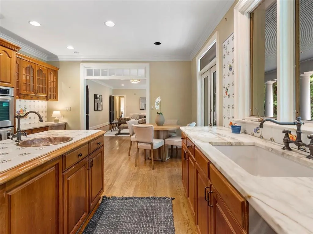 5230 Northside Drive Nw, Atlanta, Georgia 30327, 5 Bedrooms Bedrooms, ,3 BathroomsBathrooms,Residential,Sold,5230 Northside Drive Nw,7380303