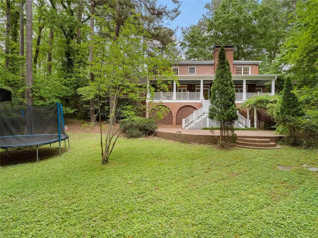 5230 Northside Drive Nw, Atlanta, Georgia 30327, 5 Bedrooms Bedrooms, ,3 BathroomsBathrooms,Residential,Sold,5230 Northside Drive Nw,7380303