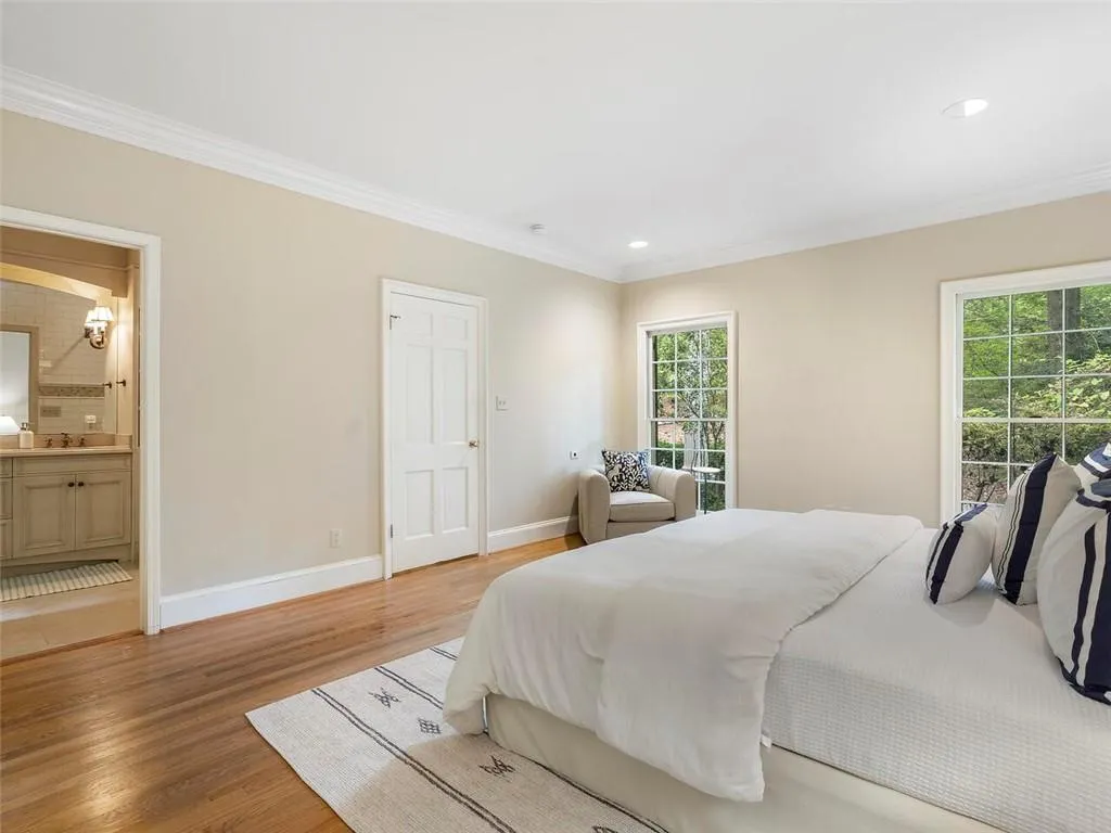 5230 Northside Drive Nw, Atlanta, Georgia 30327, 5 Bedrooms Bedrooms, ,3 BathroomsBathrooms,Residential,Sold,5230 Northside Drive Nw,7380303