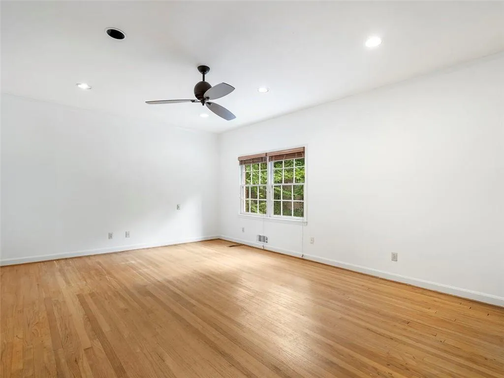 5230 Northside Drive Nw, Atlanta, Georgia 30327, 5 Bedrooms Bedrooms, ,3 BathroomsBathrooms,Residential,Sold,5230 Northside Drive Nw,7380303