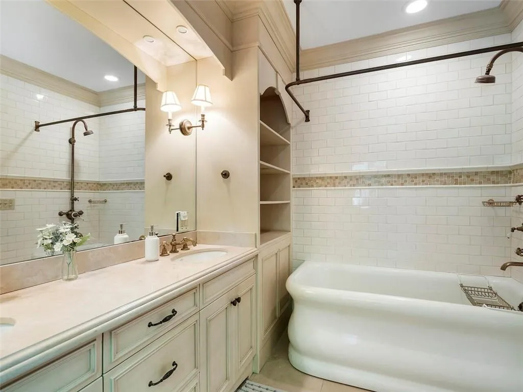 5230 Northside Drive Nw, Atlanta, Georgia 30327, 5 Bedrooms Bedrooms, ,3 BathroomsBathrooms,Residential,Sold,5230 Northside Drive Nw,7380303