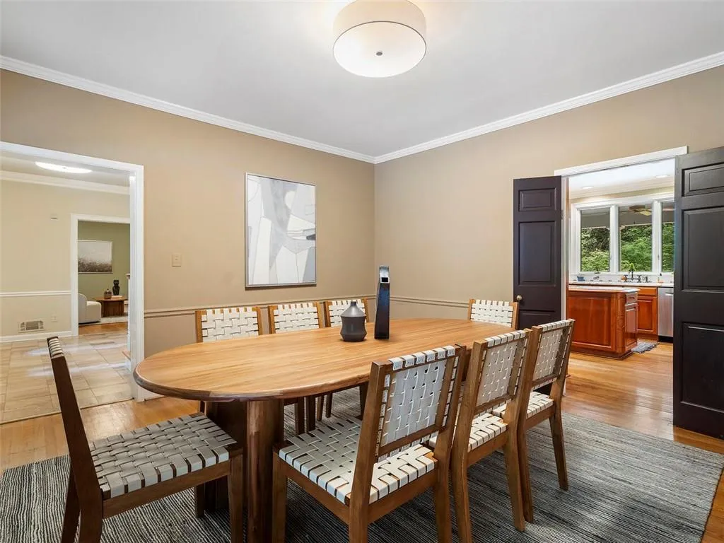 5230 Northside Drive Nw, Atlanta, Georgia 30327, 5 Bedrooms Bedrooms, ,3 BathroomsBathrooms,Residential,Sold,5230 Northside Drive Nw,7380303