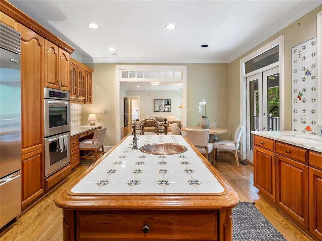5230 Northside Drive Nw, Atlanta, Georgia 30327, 5 Bedrooms Bedrooms, ,3 BathroomsBathrooms,Residential,Sold,5230 Northside Drive Nw,7380303