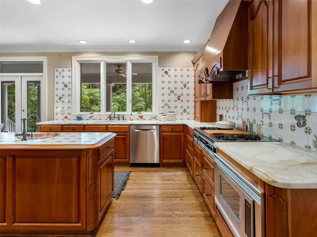5230 Northside Drive Nw, Atlanta, Georgia 30327, 5 Bedrooms Bedrooms, ,3 BathroomsBathrooms,Residential,Sold,5230 Northside Drive Nw,7380303