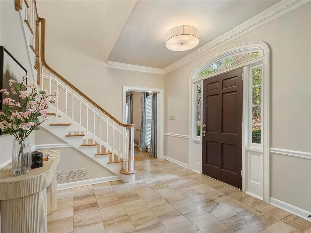5230 Northside Drive Nw, Atlanta, Georgia 30327, 5 Bedrooms Bedrooms, ,3 BathroomsBathrooms,Residential,Sold,5230 Northside Drive Nw,7380303