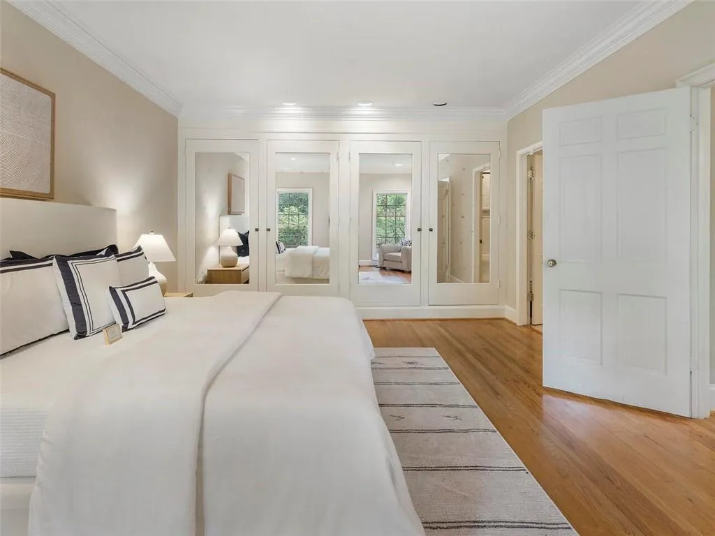 5230 Northside Drive Nw, Atlanta, Georgia 30327, 5 Bedrooms Bedrooms, ,3 BathroomsBathrooms,Residential,Sold,5230 Northside Drive Nw,7380303
