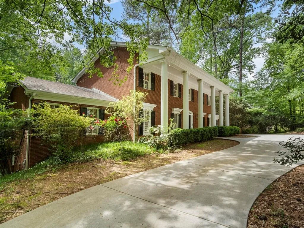 5230 Northside Drive Nw, Atlanta, Georgia 30327, 5 Bedrooms Bedrooms, ,3 BathroomsBathrooms,Residential,Sold,5230 Northside Drive Nw,7380303
