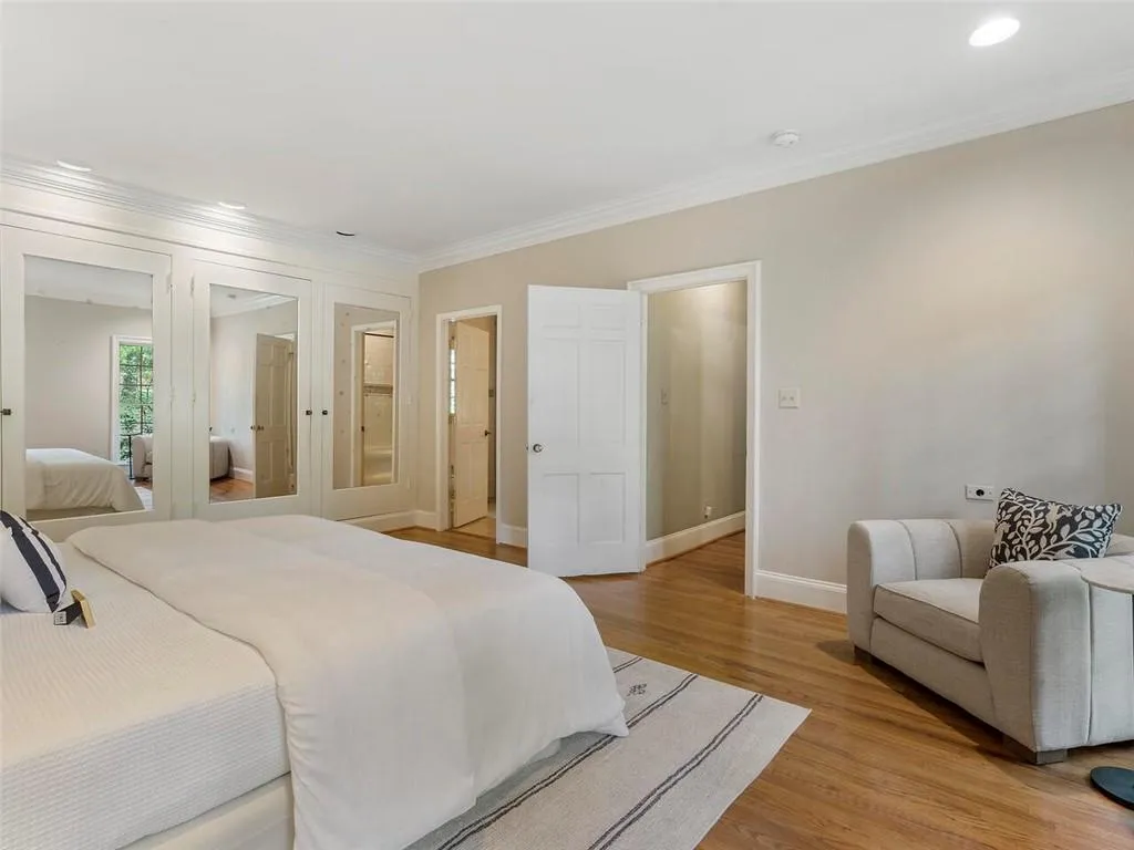5230 Northside Drive Nw, Atlanta, Georgia 30327, 5 Bedrooms Bedrooms, ,3 BathroomsBathrooms,Residential,Sold,5230 Northside Drive Nw,7380303