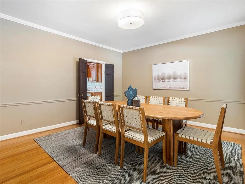 5230 Northside Drive Nw, Atlanta, Georgia 30327, 5 Bedrooms Bedrooms, ,3 BathroomsBathrooms,Residential,Sold,5230 Northside Drive Nw,7380303