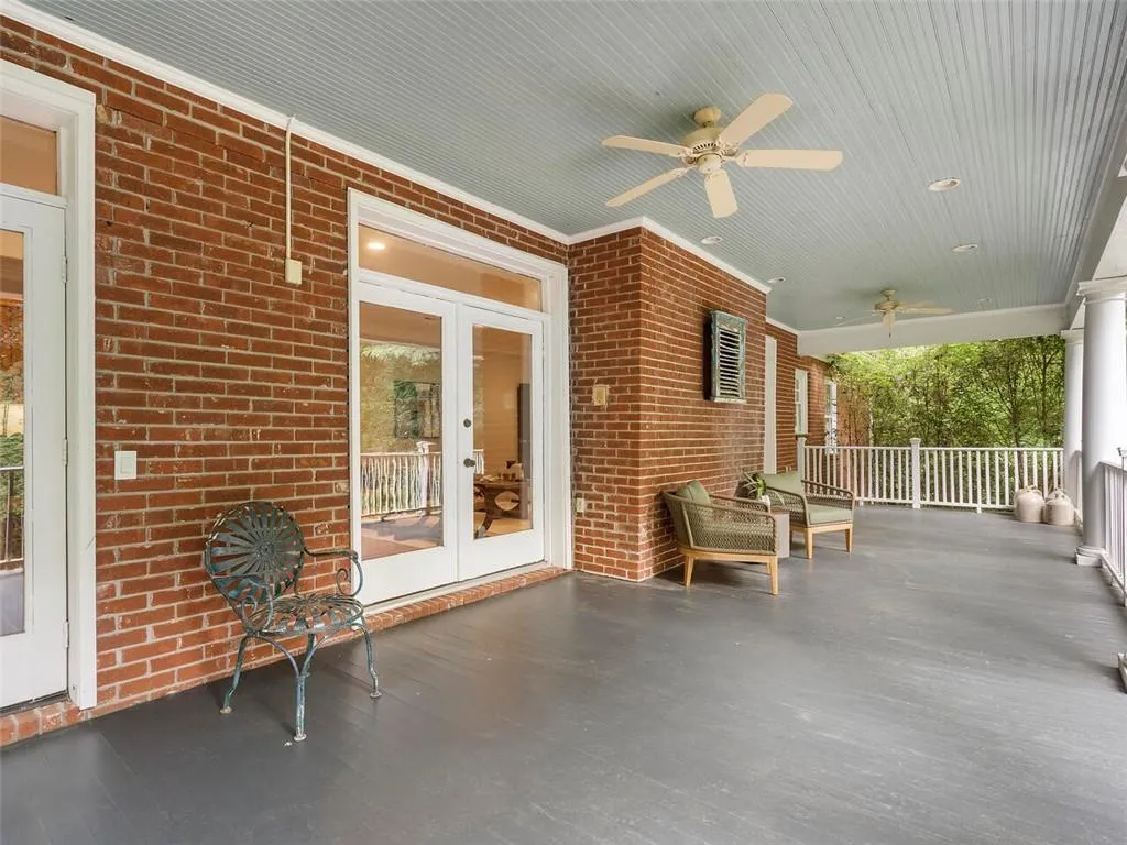 5230 Northside Drive Nw, Atlanta, Georgia 30327, 5 Bedrooms Bedrooms, ,3 BathroomsBathrooms,Residential,Sold,5230 Northside Drive Nw,7380303