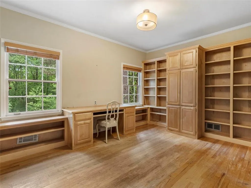 5230 Northside Drive Nw, Atlanta, Georgia 30327, 5 Bedrooms Bedrooms, ,3 BathroomsBathrooms,Residential,Sold,5230 Northside Drive Nw,7380303