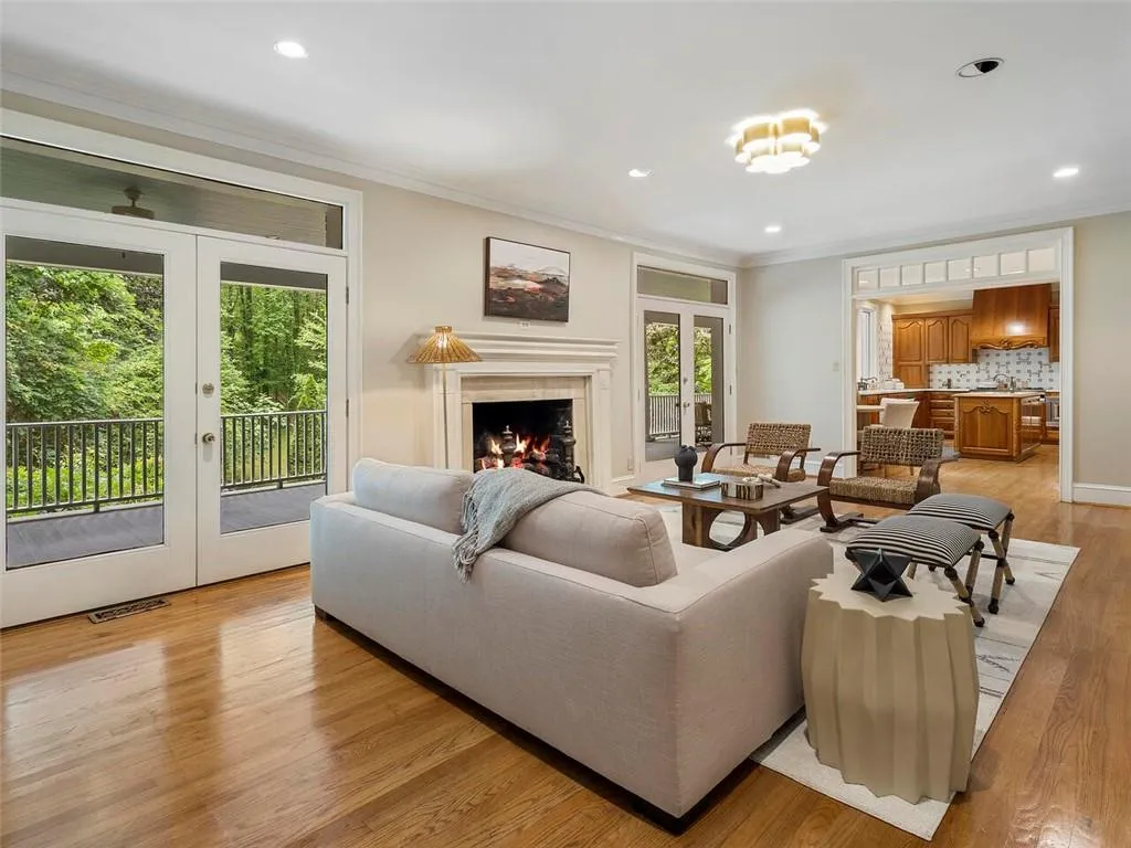 5230 Northside Drive Nw, Atlanta, Georgia 30327, 5 Bedrooms Bedrooms, ,3 BathroomsBathrooms,Residential,Sold,5230 Northside Drive Nw,7380303