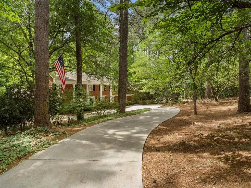 5230 Northside Drive Nw, Atlanta, Georgia 30327, 5 Bedrooms Bedrooms, ,3 BathroomsBathrooms,Residential,Sold,5230 Northside Drive Nw,7380303
