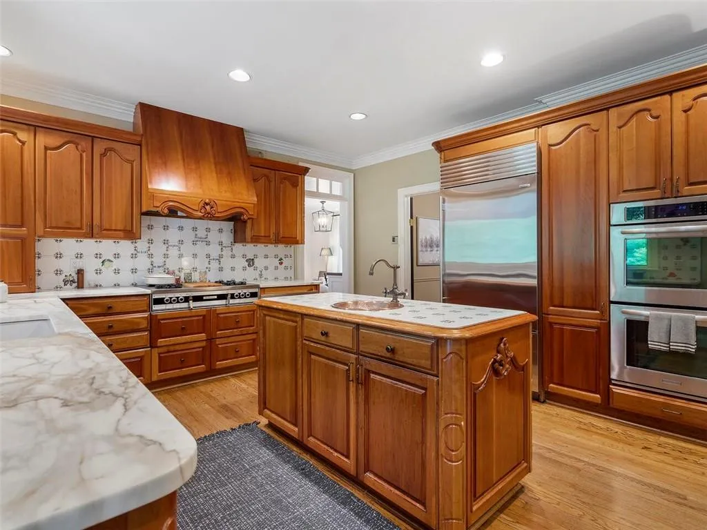 5230 Northside Drive Nw, Atlanta, Georgia 30327, 5 Bedrooms Bedrooms, ,3 BathroomsBathrooms,Residential,Sold,5230 Northside Drive Nw,7380303