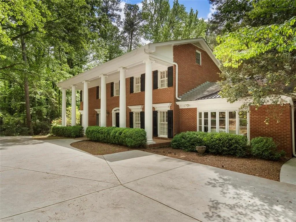 5230 Northside Drive Nw, Atlanta, Georgia 30327, 5 Bedrooms Bedrooms, ,3 BathroomsBathrooms,Residential,Sold,5230 Northside Drive Nw,7380303