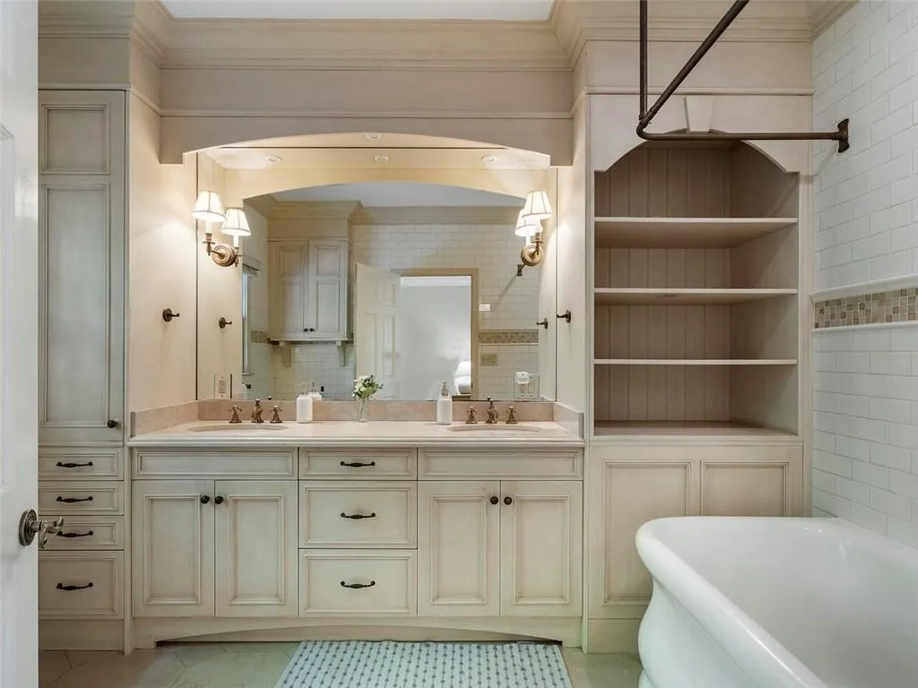 5230 Northside Drive Nw, Atlanta, Georgia 30327, 5 Bedrooms Bedrooms, ,3 BathroomsBathrooms,Residential,Sold,5230 Northside Drive Nw,7380303