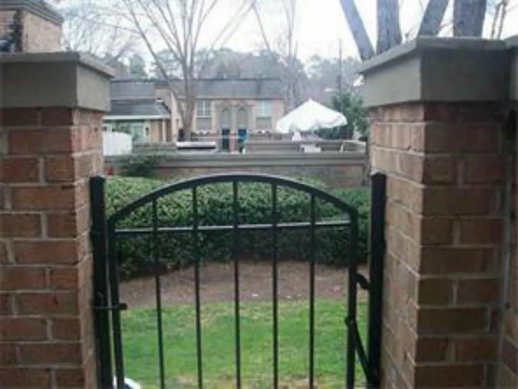 6980 Roswell Road Unit I-2, Sandy Springs, Georgia 30328, 1 Bedroom Bedrooms, ,1 BathroomBathrooms,Residential,Sold,6980 Roswell Road Unit I-2,5606786