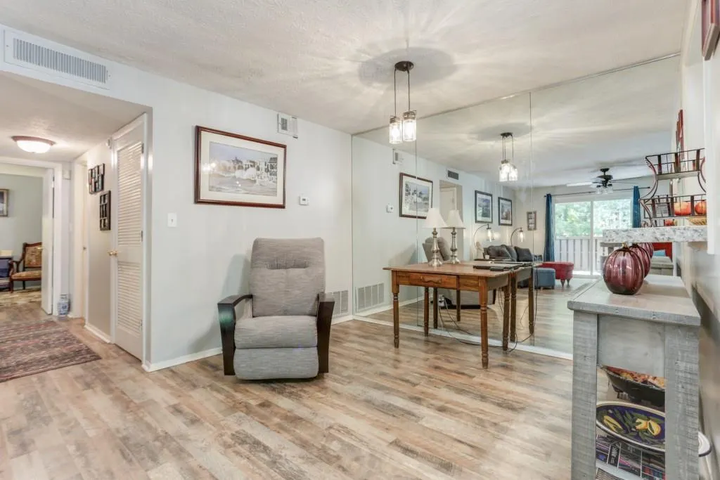 1506 Woodcliff Drive, Sandy Springs, Georgia 30350, 2 Bedrooms Bedrooms, ,1 BathroomBathrooms,Residential,Sold,1506 Woodcliff Drive,6596360