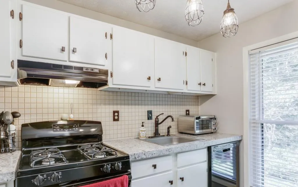 1506 Woodcliff Drive, Sandy Springs, Georgia 30350, 2 Bedrooms Bedrooms, ,1 BathroomBathrooms,Residential,Sold,1506 Woodcliff Drive,6596360