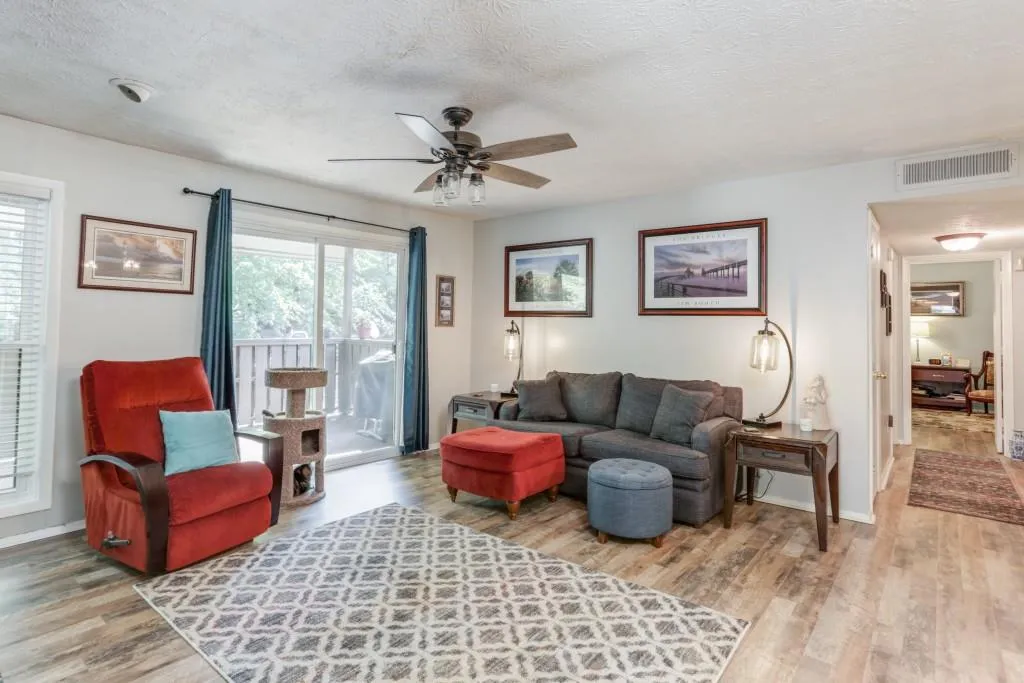 1506 Woodcliff Drive, Sandy Springs, Georgia 30350, 2 Bedrooms Bedrooms, ,1 BathroomBathrooms,Residential,Sold,1506 Woodcliff Drive,6596360