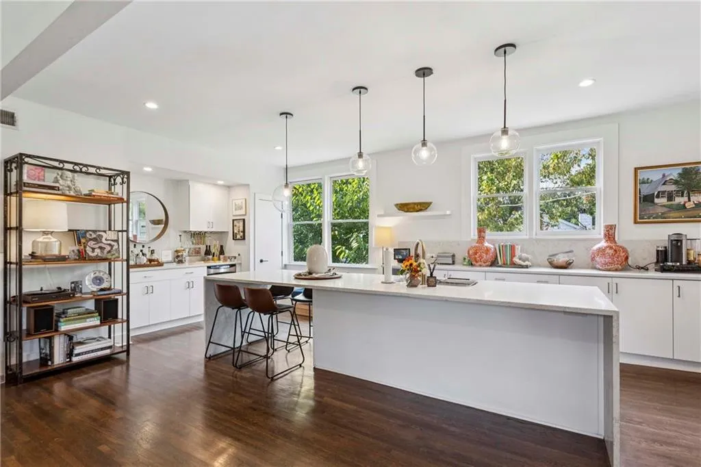 120 Peachtree Memorial Drive Nw Unit 120-3, Atlanta, Georgia 30309, 2 Bedrooms Bedrooms, ,2 BathroomsBathrooms,Residential,For Sale,120 Peachtree Memorial Drive Nw Unit 120-3,7654918 120 Peachtree Memorial Drive Nw Unit 120-3, Atlanta, Georgia 30309, 2 Bedrooms Bedrooms, ,2 BathroomsBathrooms,Residential,For Sale,120 Peachtree Memorial Drive Nw Unit 120-3,7654918