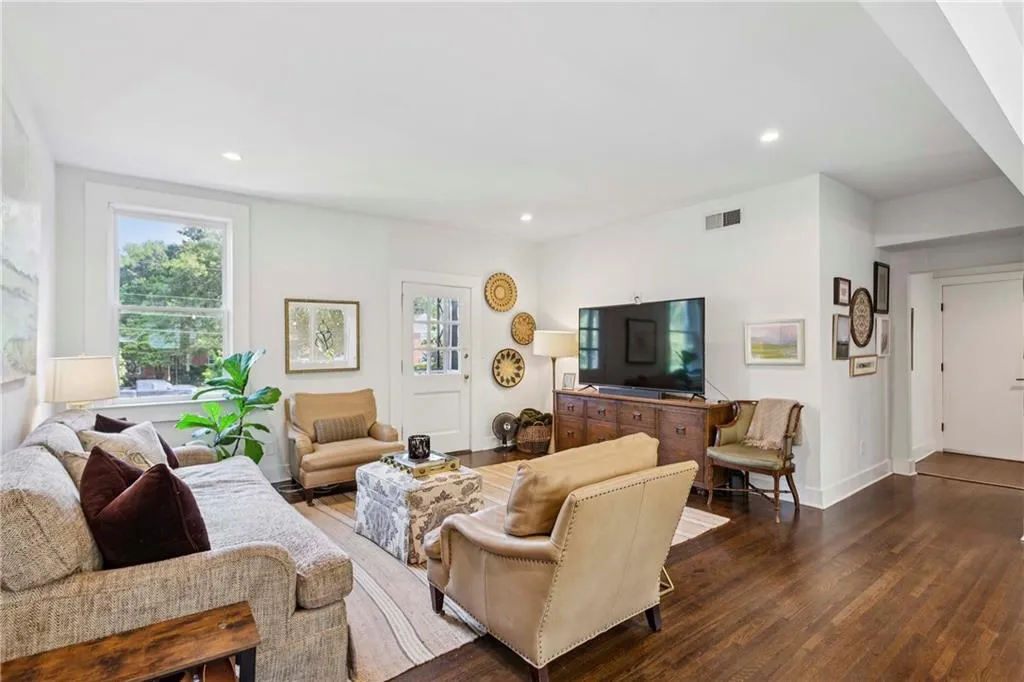 120 Peachtree Memorial Drive Nw Unit 120-3, Atlanta, Georgia 30309, 2 Bedrooms Bedrooms, ,2 BathroomsBathrooms,Residential,For Sale,120 Peachtree Memorial Drive Nw Unit 120-3,7654918 120 Peachtree Memorial Drive Nw Unit 120-3, Atlanta, Georgia 30309, 2 Bedrooms Bedrooms, ,2 BathroomsBathrooms,Residential,For Sale,120 Peachtree Memorial Drive Nw Unit 120-3,7654918