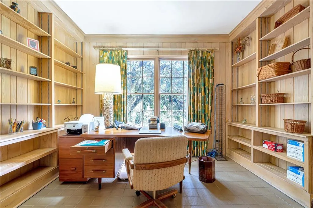 388 Londonberry Road, Sandy Springs, Georgia 30327, 6 Bedrooms Bedrooms, ,4 BathroomsBathrooms,Residential,Sold,388 Londonberry Road,7347640