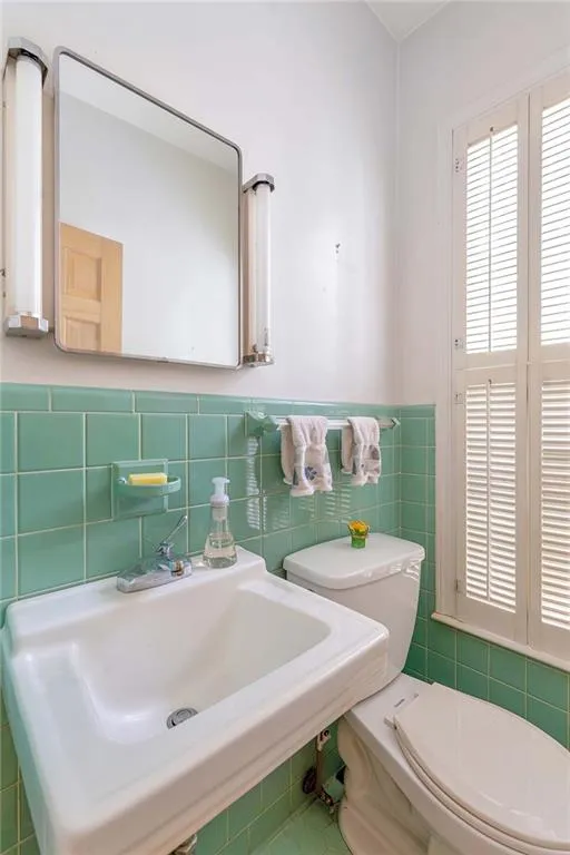 388 Londonberry Road, Sandy Springs, Georgia 30327, 6 Bedrooms Bedrooms, ,4 BathroomsBathrooms,Residential,Sold,388 Londonberry Road,7347640