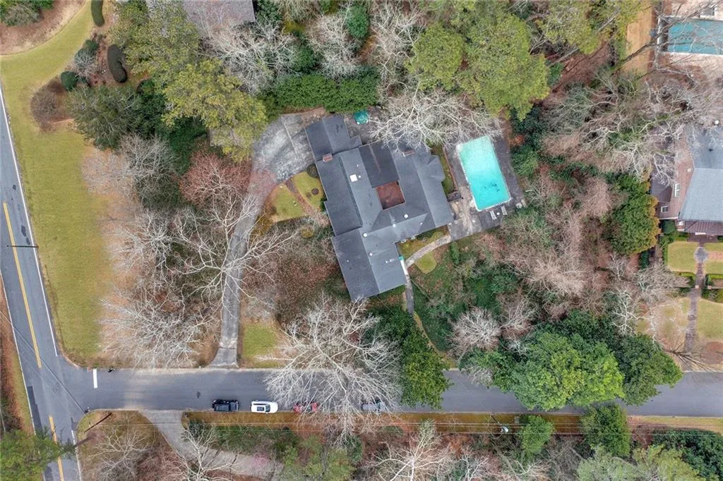 388 Londonberry Road, Sandy Springs, Georgia 30327, 6 Bedrooms Bedrooms, ,4 BathroomsBathrooms,Residential,Sold,388 Londonberry Road,7347640