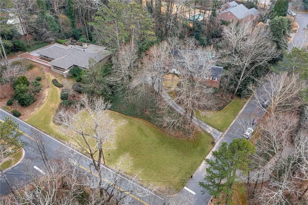 388 Londonberry Road, Sandy Springs, Georgia 30327, 6 Bedrooms Bedrooms, ,4 BathroomsBathrooms,Residential,Sold,388 Londonberry Road,7347640