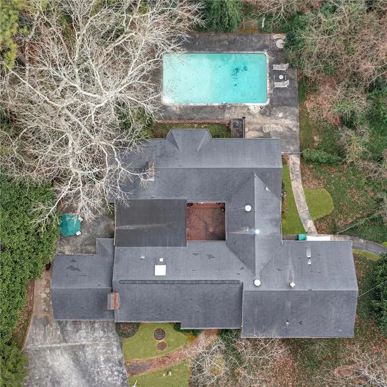 388 Londonberry Road, Sandy Springs, Georgia 30327, 6 Bedrooms Bedrooms, ,4 BathroomsBathrooms,Residential,Sold,388 Londonberry Road,7347640