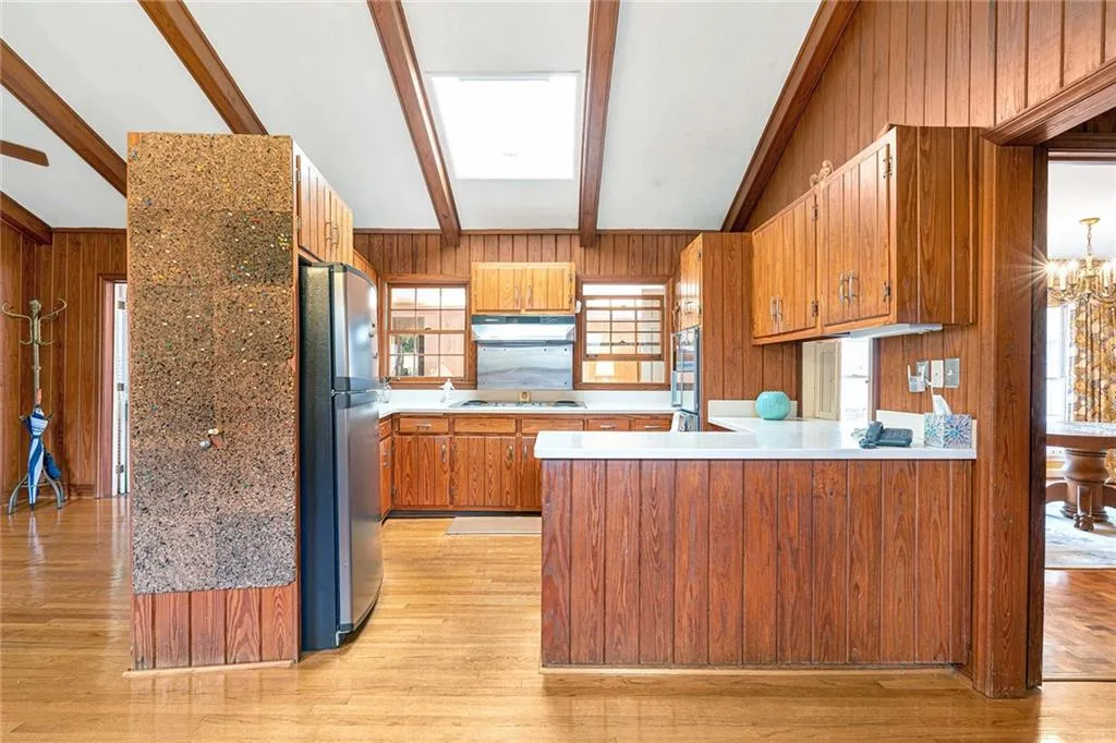 388 Londonberry Road, Sandy Springs, Georgia 30327, 6 Bedrooms Bedrooms, ,4 BathroomsBathrooms,Residential,Sold,388 Londonberry Road,7347640