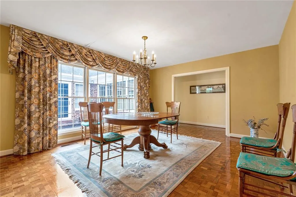 388 Londonberry Road, Sandy Springs, Georgia 30327, 6 Bedrooms Bedrooms, ,4 BathroomsBathrooms,Residential,Sold,388 Londonberry Road,7347640