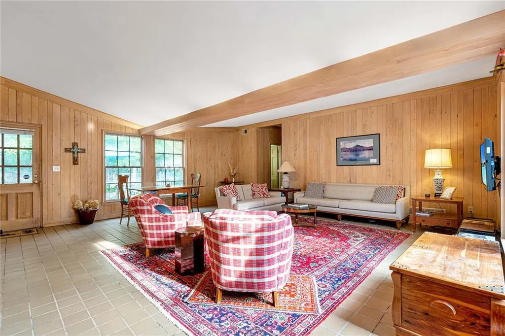 388 Londonberry Road, Sandy Springs, Georgia 30327, 6 Bedrooms Bedrooms, ,4 BathroomsBathrooms,Residential,Sold,388 Londonberry Road,7347640