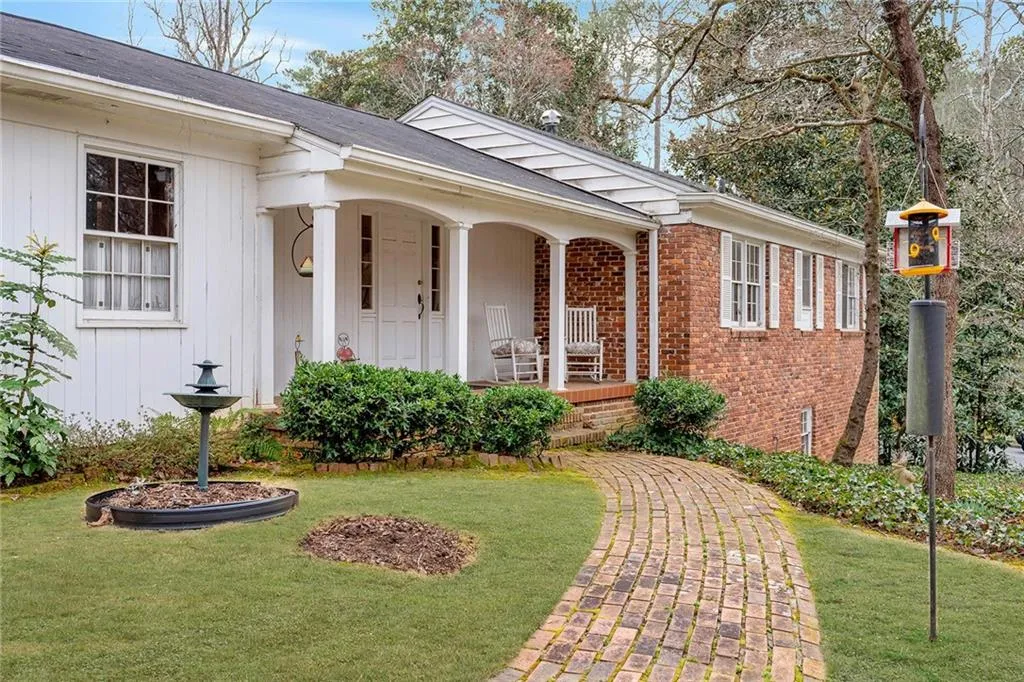 388 Londonberry Road, Sandy Springs, Georgia 30327, 6 Bedrooms Bedrooms, ,4 BathroomsBathrooms,Residential,Sold,388 Londonberry Road,7347640