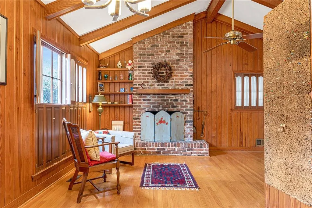 388 Londonberry Road, Sandy Springs, Georgia 30327, 6 Bedrooms Bedrooms, ,4 BathroomsBathrooms,Residential,Sold,388 Londonberry Road,7347640