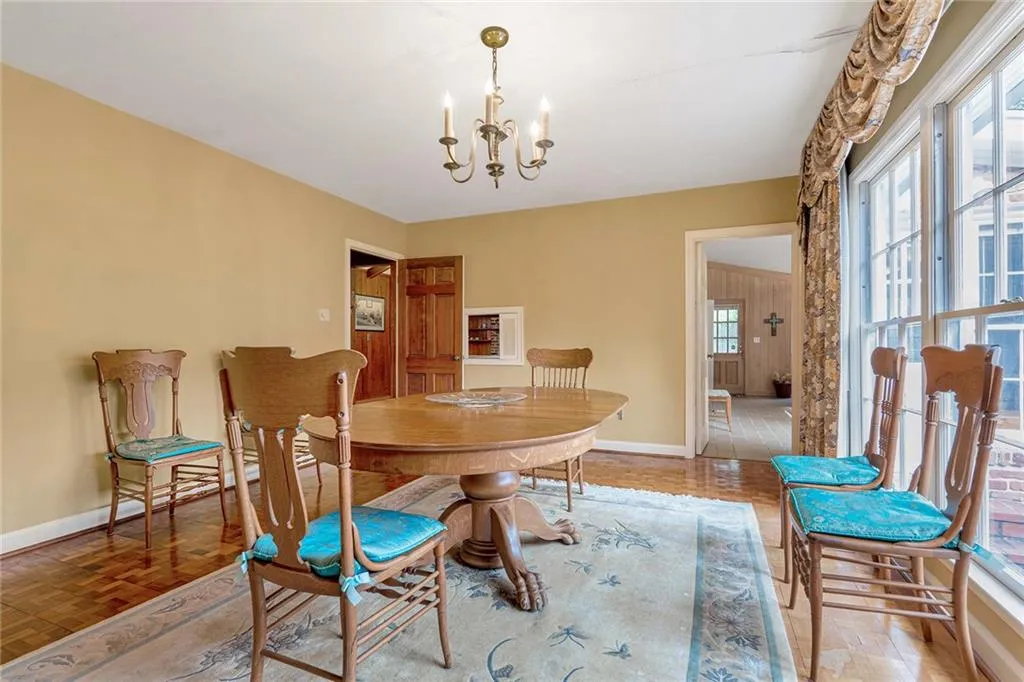 388 Londonberry Road, Sandy Springs, Georgia 30327, 6 Bedrooms Bedrooms, ,4 BathroomsBathrooms,Residential,Sold,388 Londonberry Road,7347640