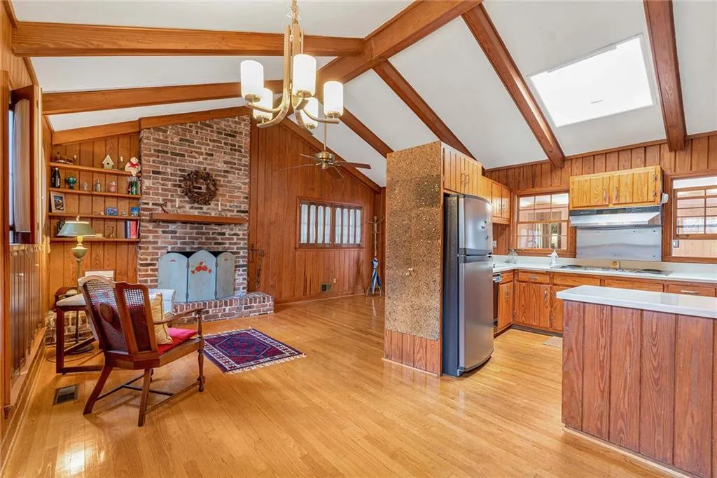 388 Londonberry Road, Sandy Springs, Georgia 30327, 6 Bedrooms Bedrooms, ,4 BathroomsBathrooms,Residential,Sold,388 Londonberry Road,7347640