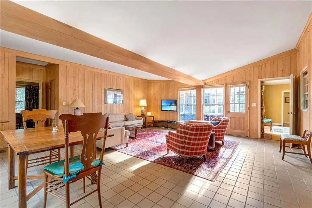 388 Londonberry Road, Sandy Springs, Georgia 30327, 6 Bedrooms Bedrooms, ,4 BathroomsBathrooms,Residential,Sold,388 Londonberry Road,7347640