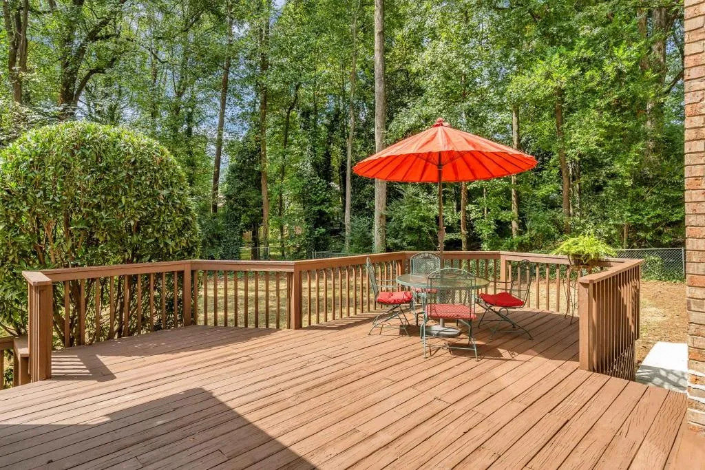 195 Berwick Drive, Sandy Springs, Georgia 30328, 3 Bedrooms Bedrooms, ,2 BathroomsBathrooms,Residential,Sold,195 Berwick Drive,6076508