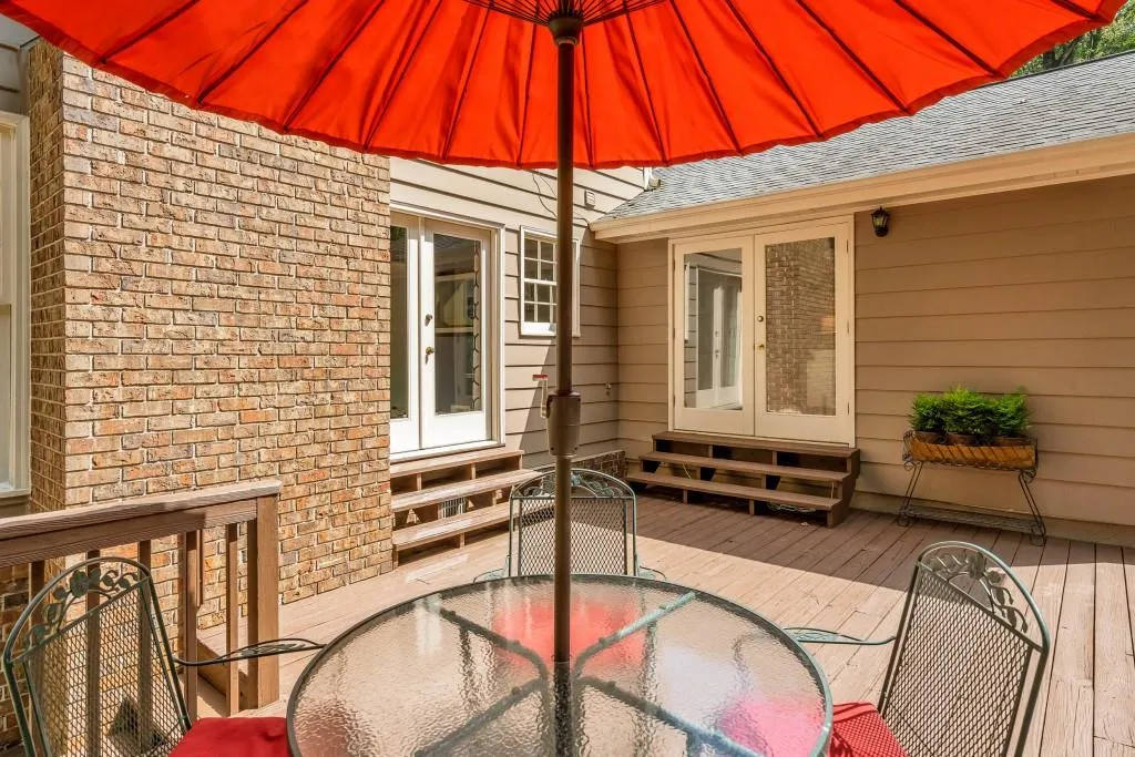 195 Berwick Drive, Sandy Springs, Georgia 30328, 3 Bedrooms Bedrooms, ,2 BathroomsBathrooms,Residential,Sold,195 Berwick Drive,6076508