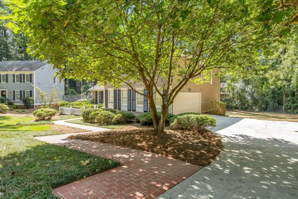195 Berwick Drive, Sandy Springs, Georgia 30328, 3 Bedrooms Bedrooms, ,2 BathroomsBathrooms,Residential,Sold,195 Berwick Drive,6076508