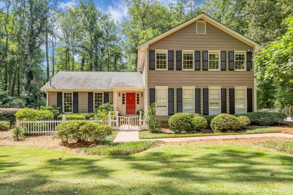 195 Berwick Drive, Sandy Springs, Georgia 30328, 3 Bedrooms Bedrooms, ,2 BathroomsBathrooms,Residential,Sold,195 Berwick Drive,6076508