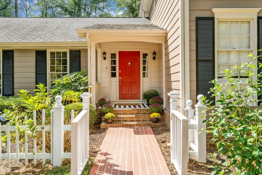 195 Berwick Drive, Sandy Springs, Georgia 30328, 3 Bedrooms Bedrooms, ,2 BathroomsBathrooms,Residential,Sold,195 Berwick Drive,6076508