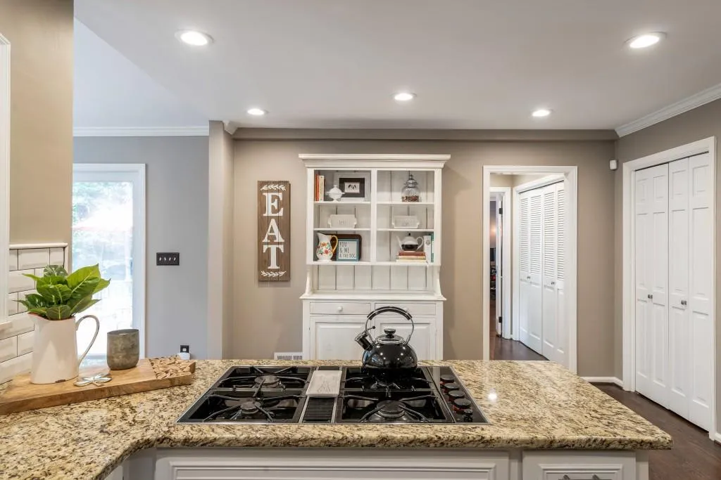 195 Berwick Drive, Sandy Springs, Georgia 30328, 3 Bedrooms Bedrooms, ,2 BathroomsBathrooms,Residential,Sold,195 Berwick Drive,6076508