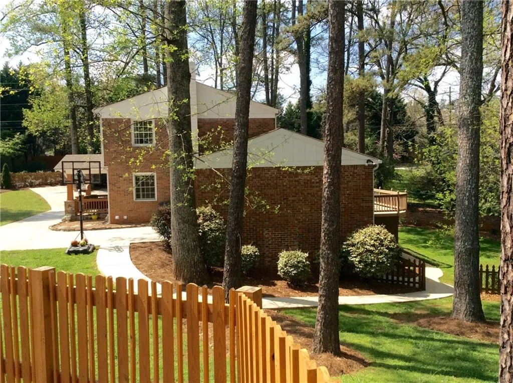 6400 Wright Road, Sandy Springs, Georgia 30328, 5 Bedrooms Bedrooms, ,3 BathroomsBathrooms,Residential,Sold,6400 Wright Road,5825775