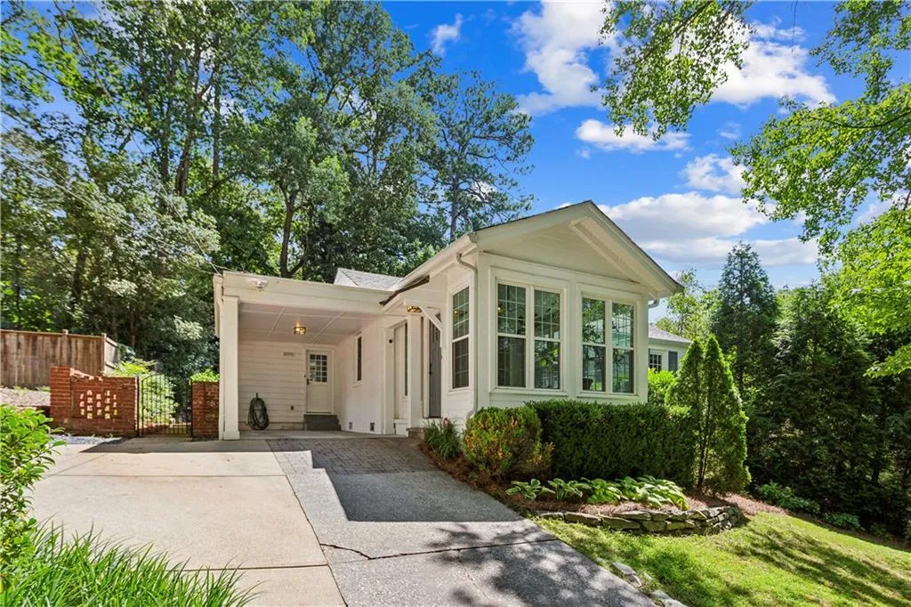 717 Channing Drive Nw, Atlanta, Georgia 30318, 4 Bedrooms Bedrooms, ,3 BathroomsBathrooms,Residential,For Sale,717 Channing Drive Nw,7617753