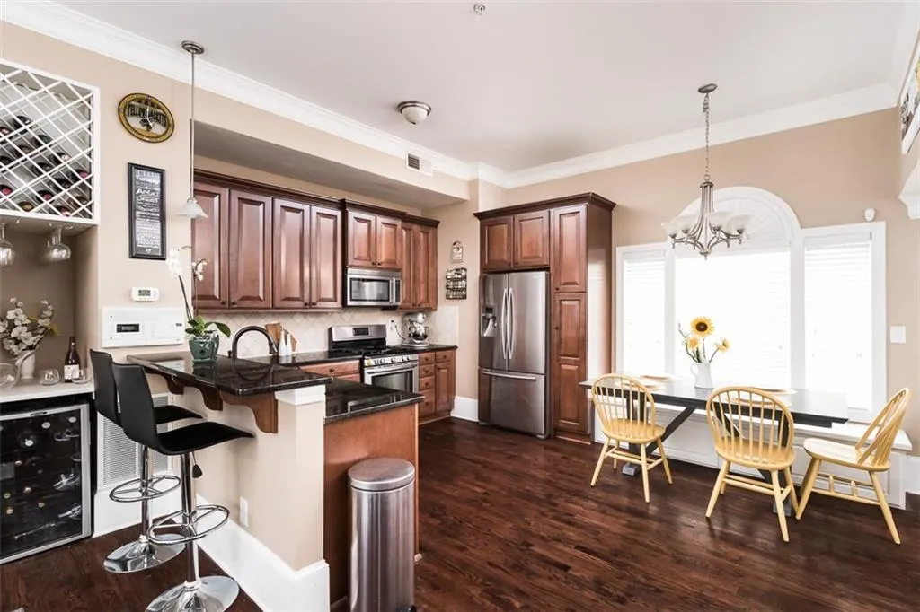 3541 Roswell Road Unit 27, Atlanta, Georgia 30305, 3 Bedrooms Bedrooms, ,2 BathroomsBathrooms,Residential,Sold,3541 Roswell Road Unit 27,5835297