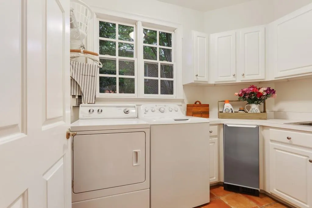 4575 Peachtree Dunwoody Road, Sandy Springs, Georgia 30342, 5 Bedrooms Bedrooms, ,5 BathroomsBathrooms,Residential,Sold,4575 Peachtree Dunwoody Road,6511437
