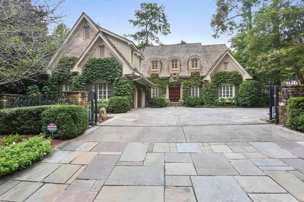 4575 Peachtree Dunwoody Road, Sandy Springs, Georgia 30342, 5 Bedrooms Bedrooms, ,5 BathroomsBathrooms,Residential,Sold,4575 Peachtree Dunwoody Road,6511437